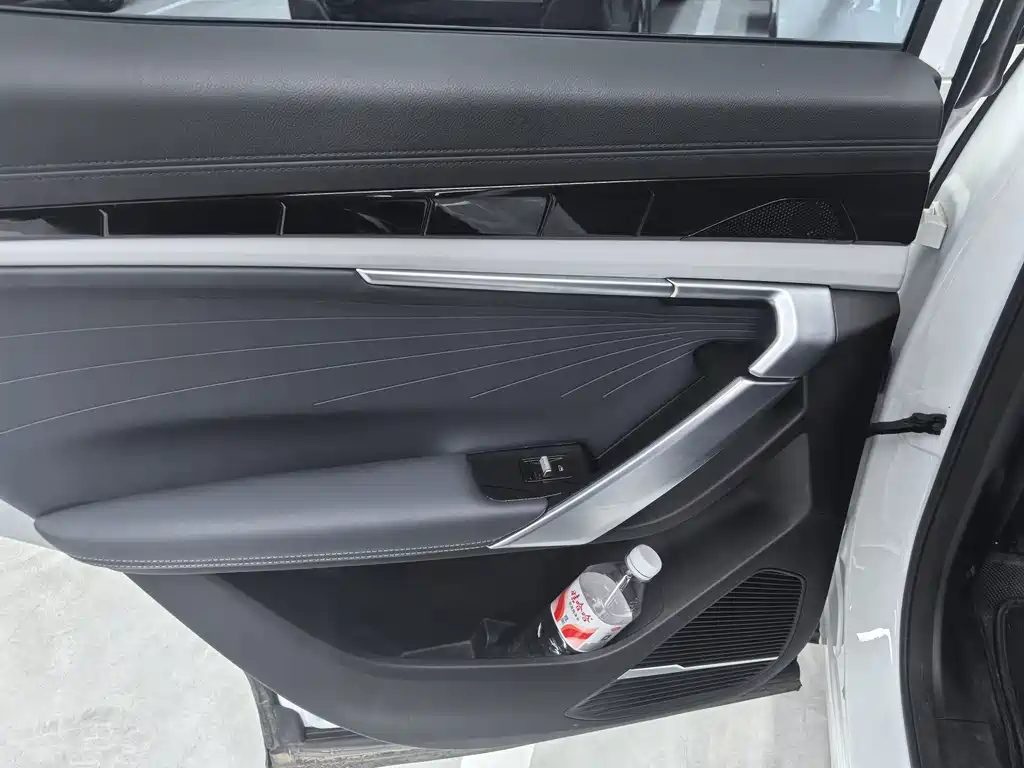 Geely Boyue L — миниатюра 8