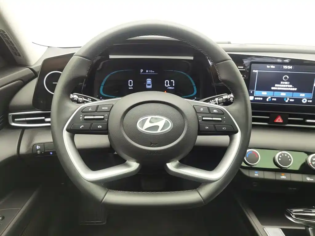 Hyundai Elantra — миниатюра 11