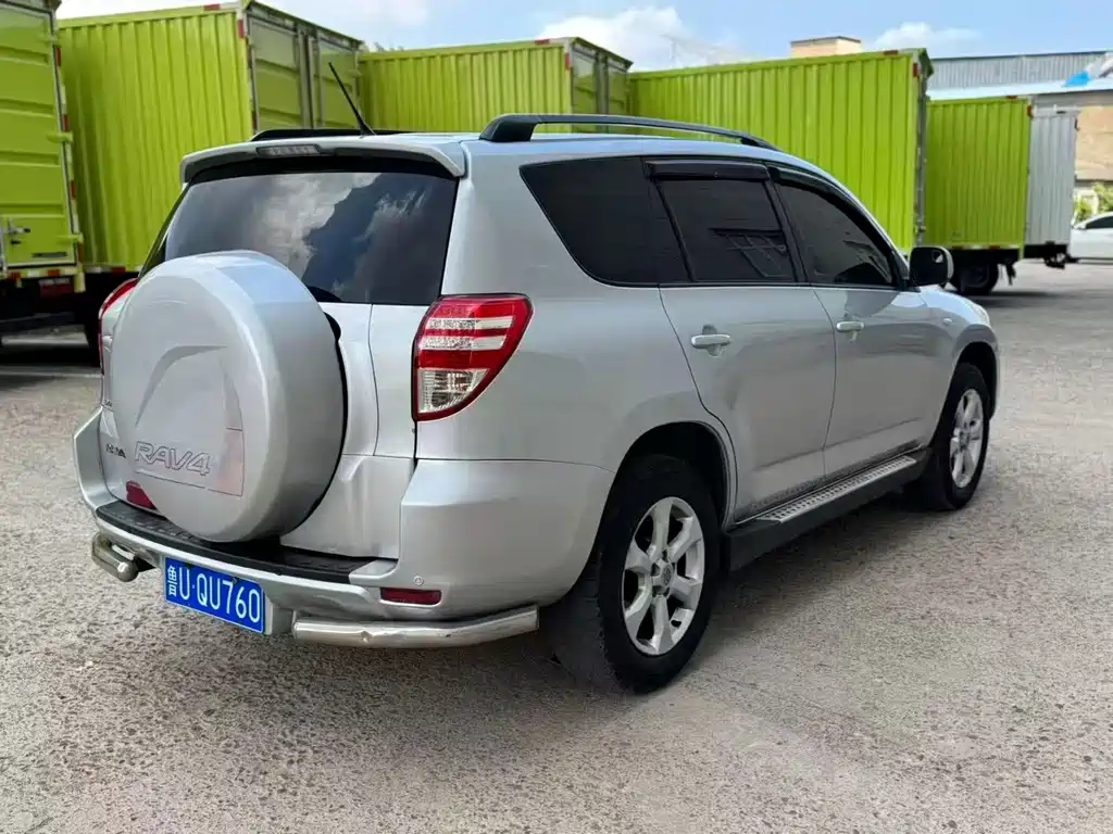 Toyota RAV4 — миниатюра 5