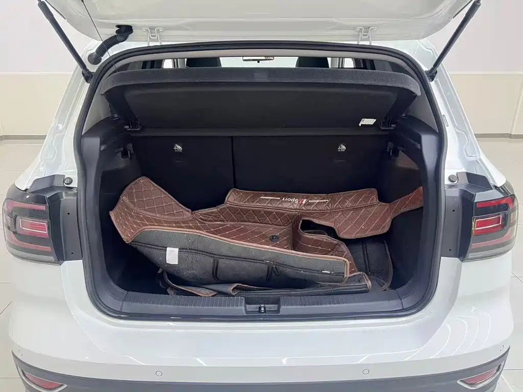 VOLKSWAGEN EXPLORING THE SHADOW