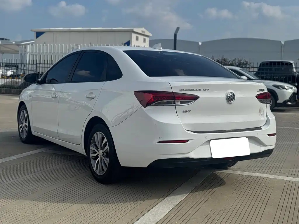 Buick Excelle — миниатюра 9