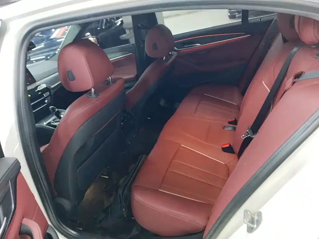 BMW 5 Series — миниатюра 17