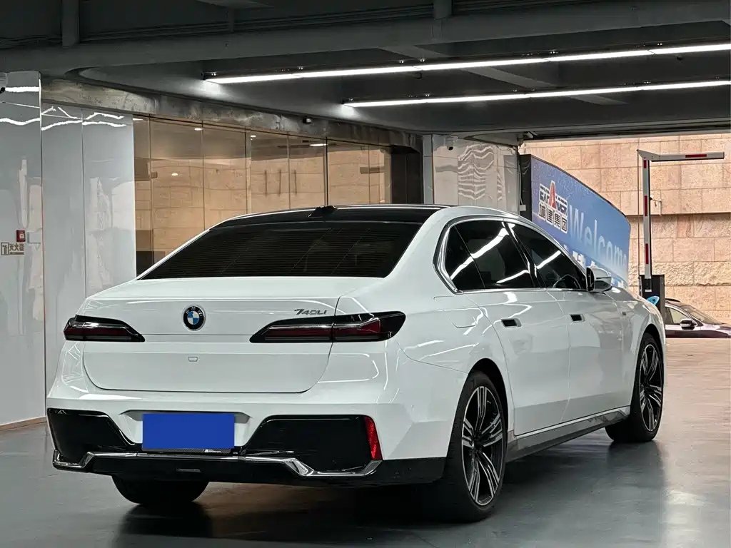 BMW 7 Series — миниатюра 6