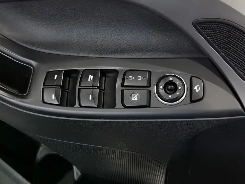 Hyundai Elantra Langdong — миниатюра 9