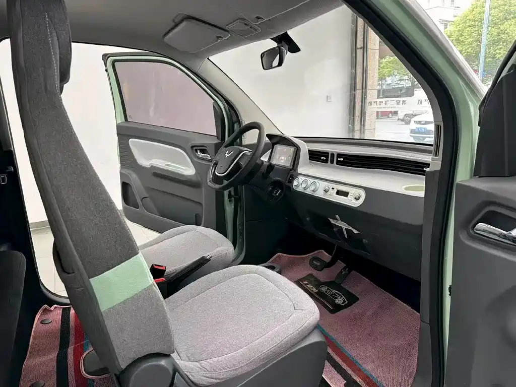 Wuling MINIEV — миниатюра 4