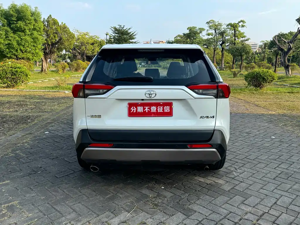 Toyota RAV4 — миниатюра 5