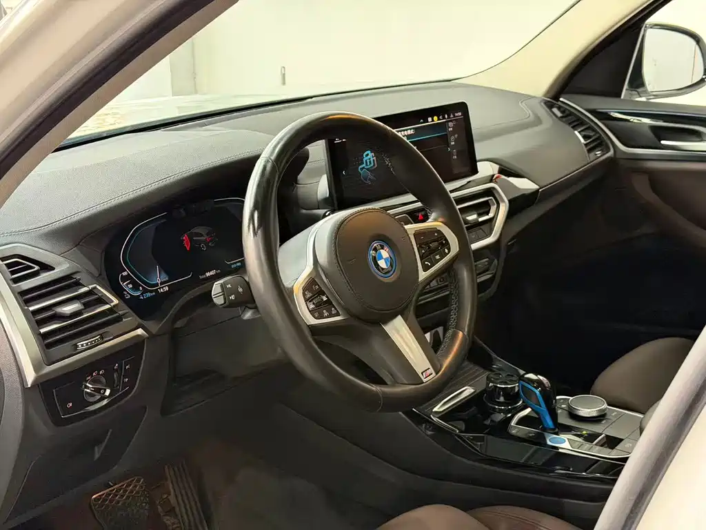 BMW iX3 — миниатюра 9