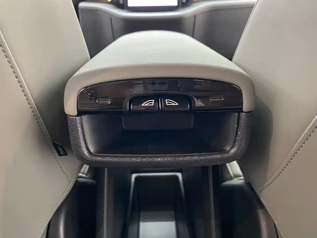 Volvo EX30 — миниатюра 13