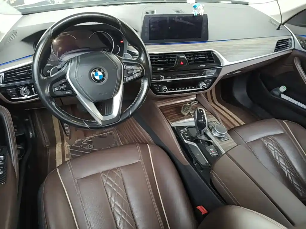 BMW 5 Series — миниатюра 10
