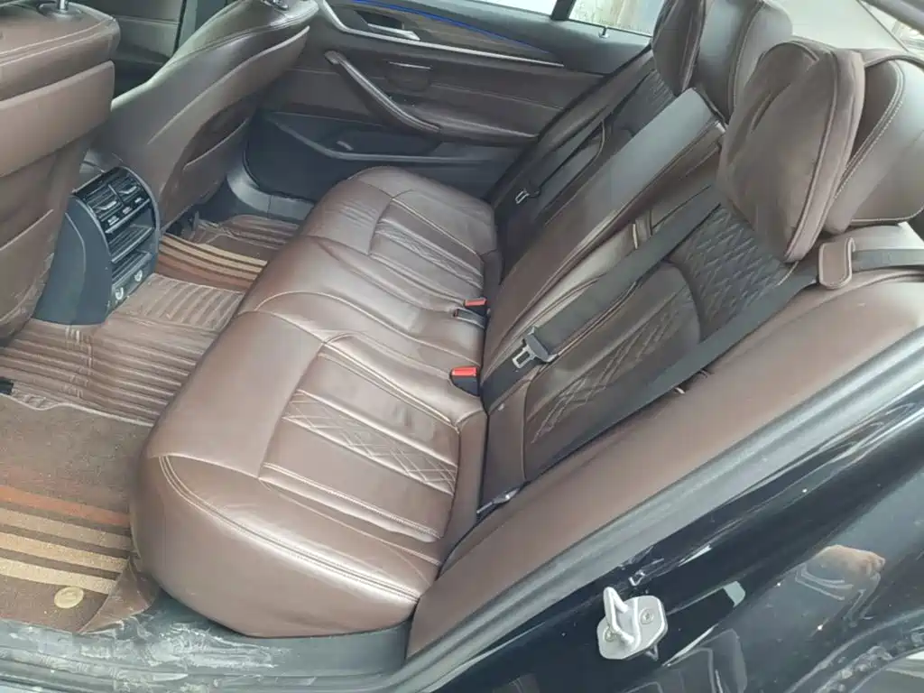 BMW 5 Series — миниатюра 17