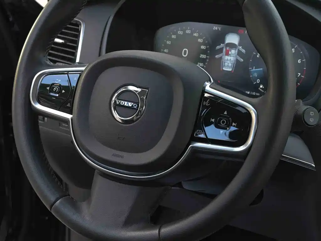 Volvo XC90 — миниатюра 9