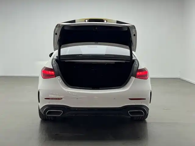 Mercedes-Benz C-Class — миниатюра 11