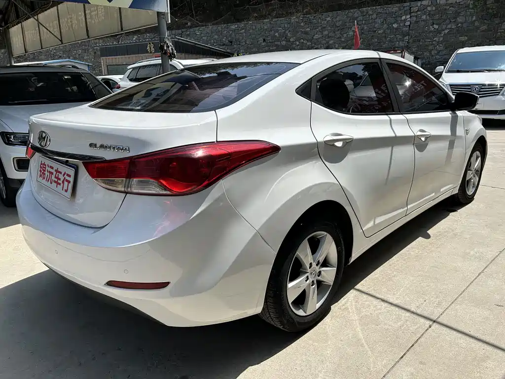 Hyundai Elantra Langdong — миниатюра 7