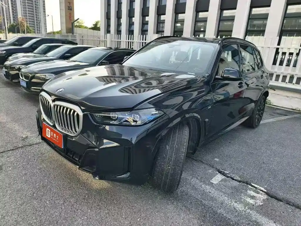 宝马X5 2025款 xDrive 40Li 尊享型M运动曜夜套装 2025
