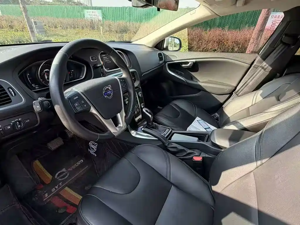 Volvo V40 — миниатюра 7