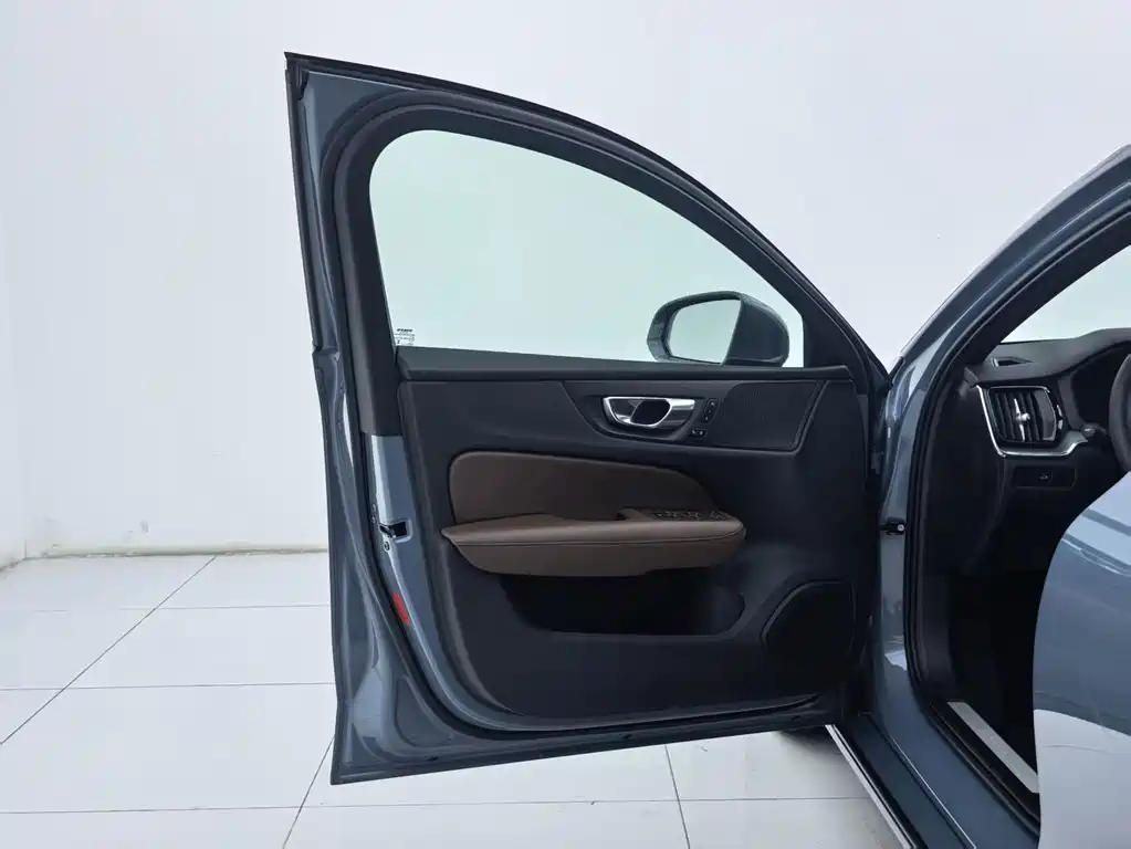 Volvo S60 — миниатюра 23