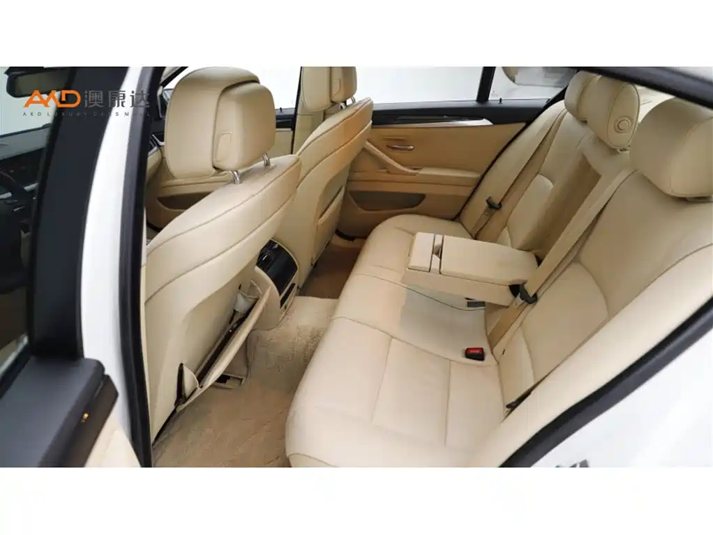 BMW 5 Series — миниатюра 7