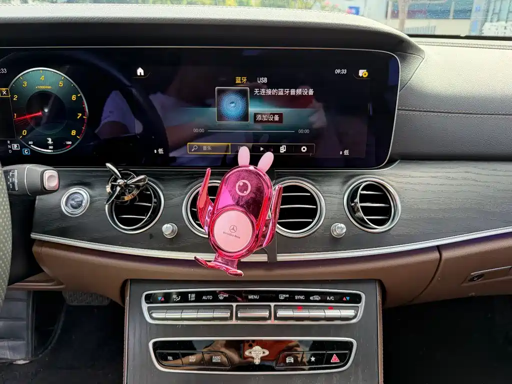 Mercedes-Benz E-Class — миниатюра 9