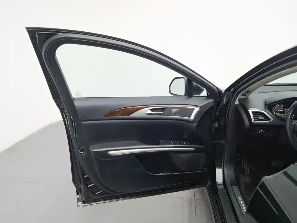 Lincoln MKZ — миниатюра 8