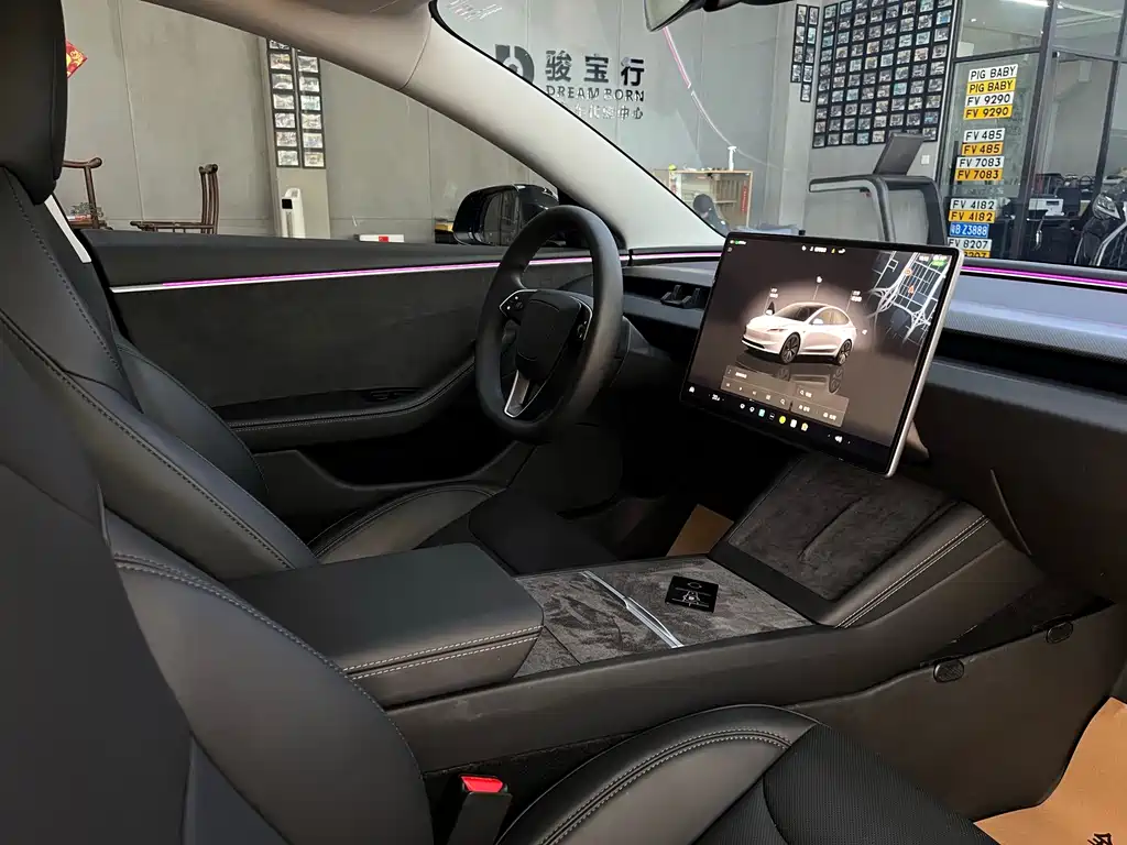 Tesla Model 3 — миниатюра 7