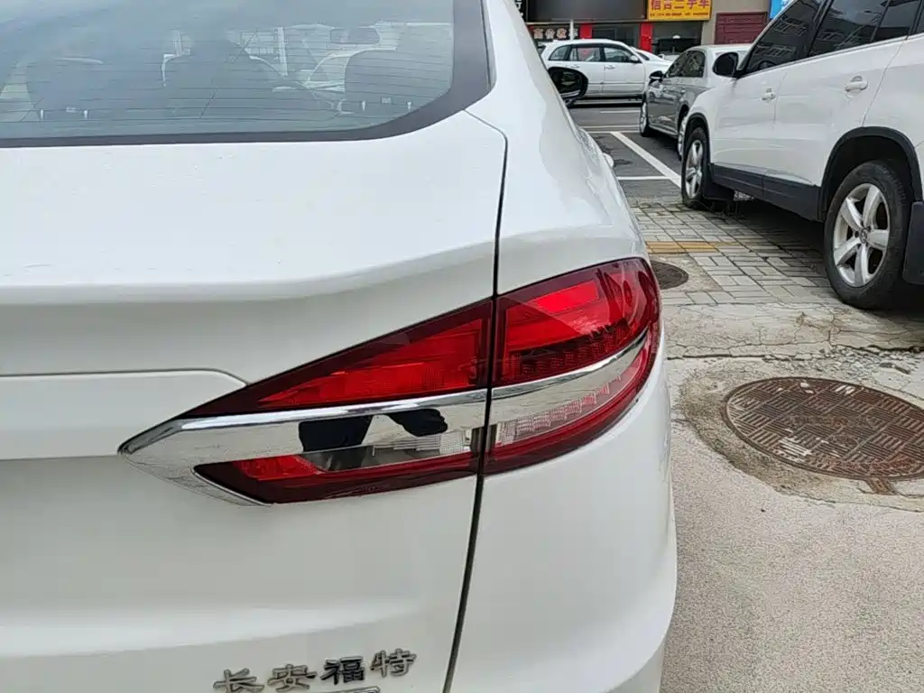Ford Mondeo — миниатюра 8