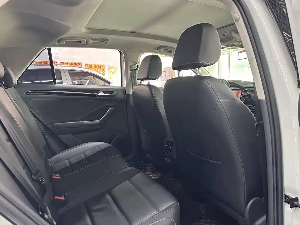 Volkswagen T-Roc — миниатюра 11
