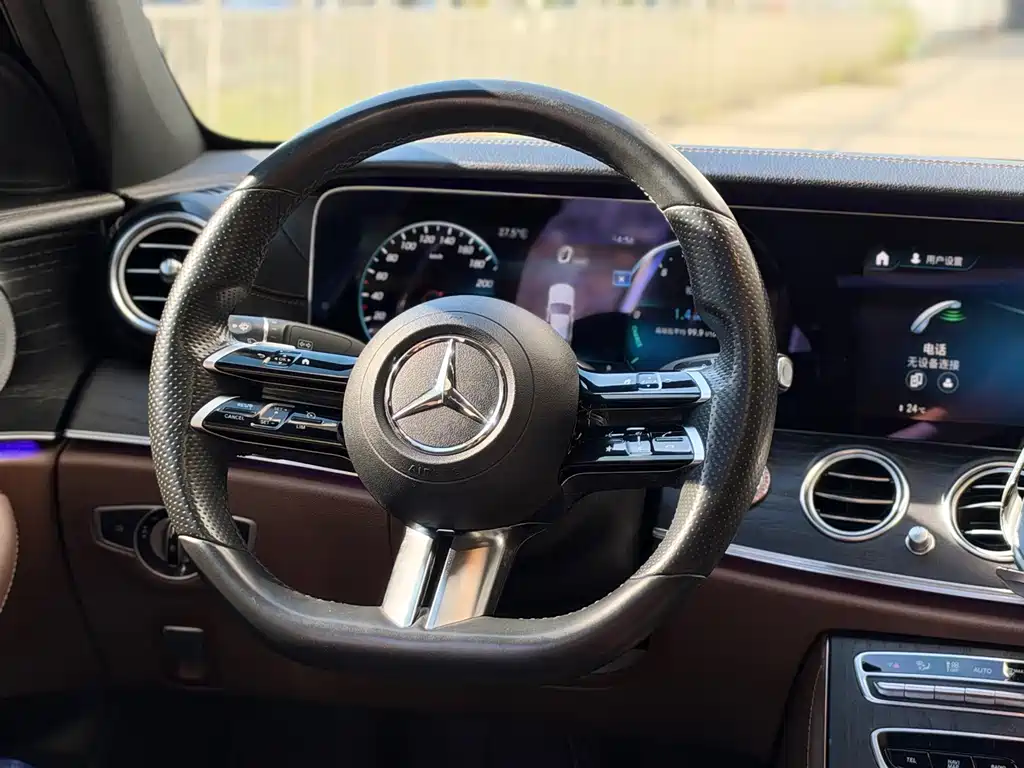 Mercedes-Benz E-Class — миниатюра 11