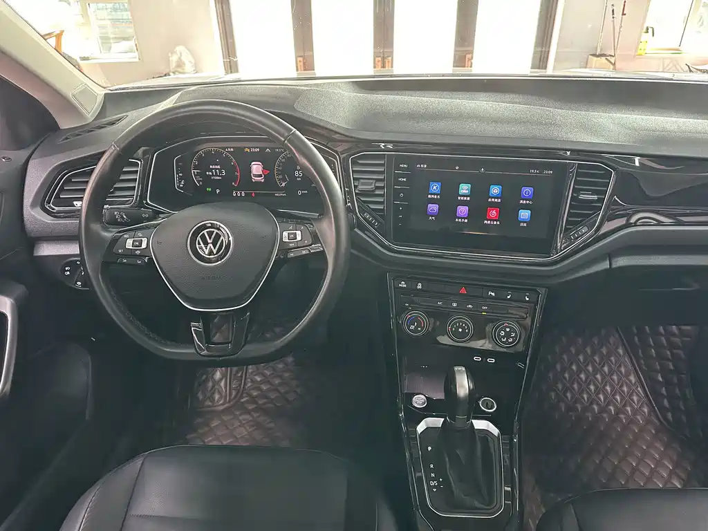Volkswagen T-Roc — миниатюра 10
