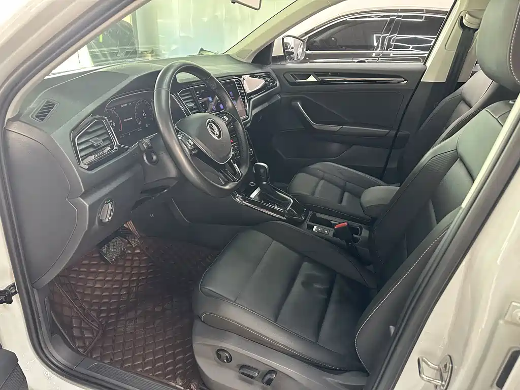 Volkswagen T-Roc — миниатюра 7