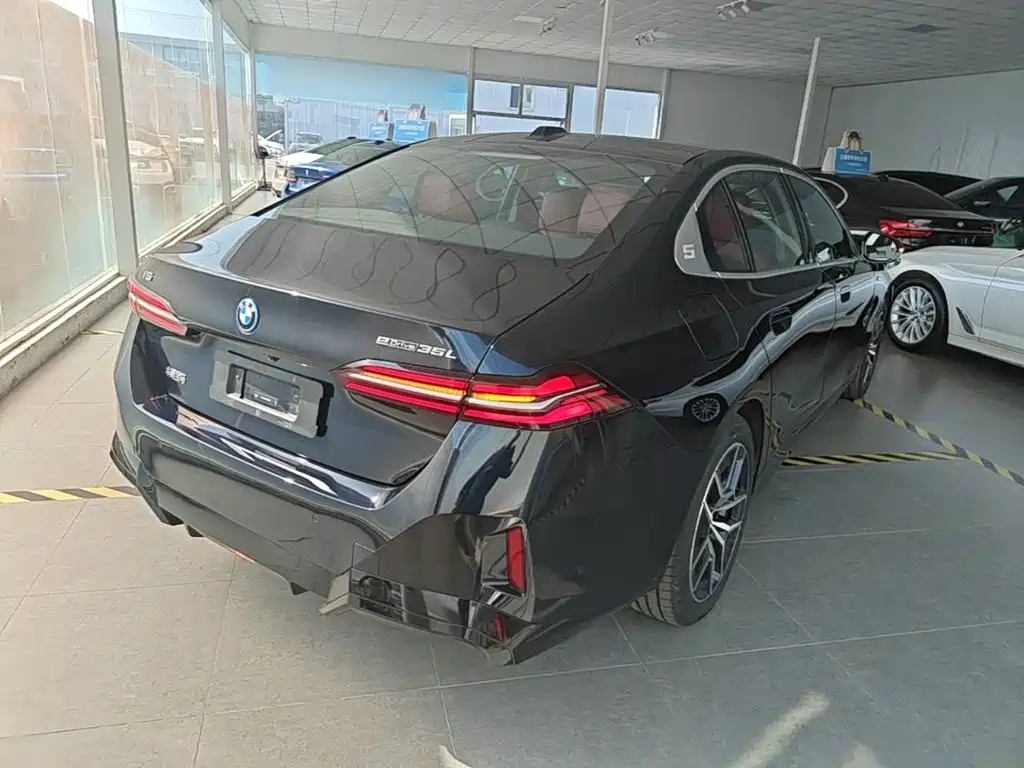 BMW i5 — миниатюра 7