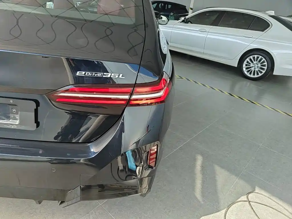 BMW i5 — миниатюра 8
