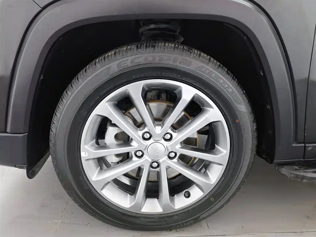 JEEP GRAND COMMANDER