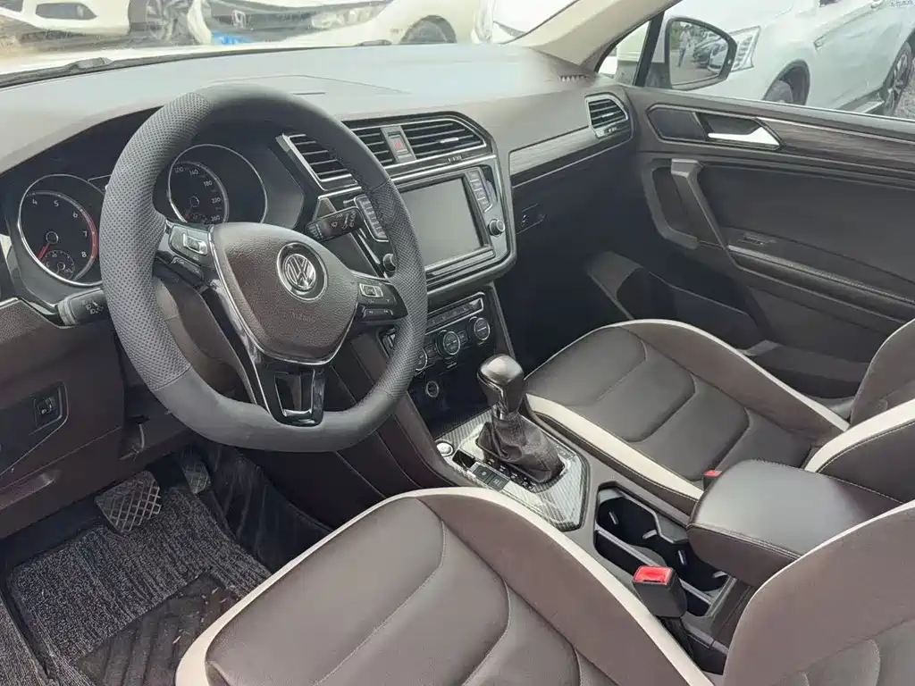 Volkswagen Tiguan L — миниатюра 2