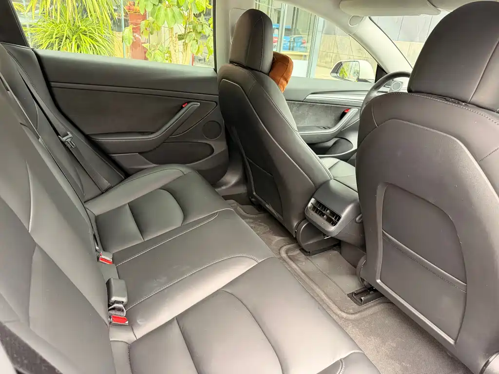 Tesla Model 3 — миниатюра 12