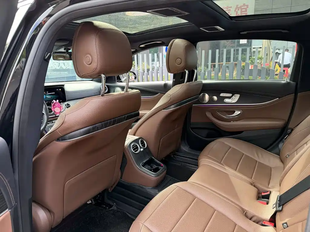 Mercedes-Benz E-Class — миниатюра 11