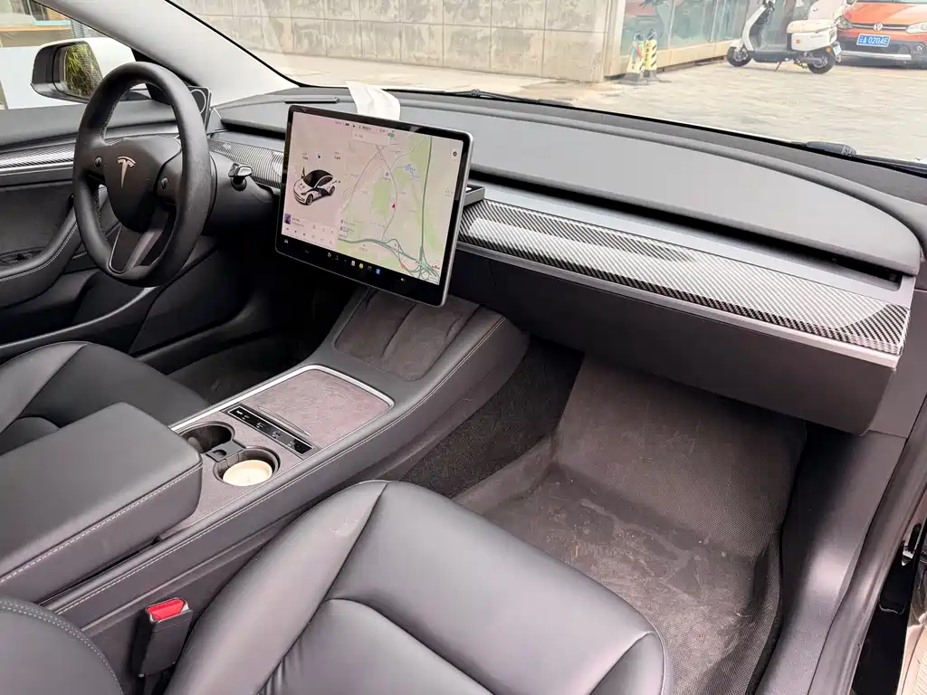 Tesla Model 3 — миниатюра 8