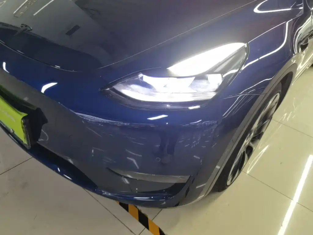 Tesla Model Y — миниатюра 24