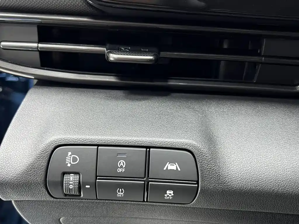 Hyundai Elantra — миниатюра 14