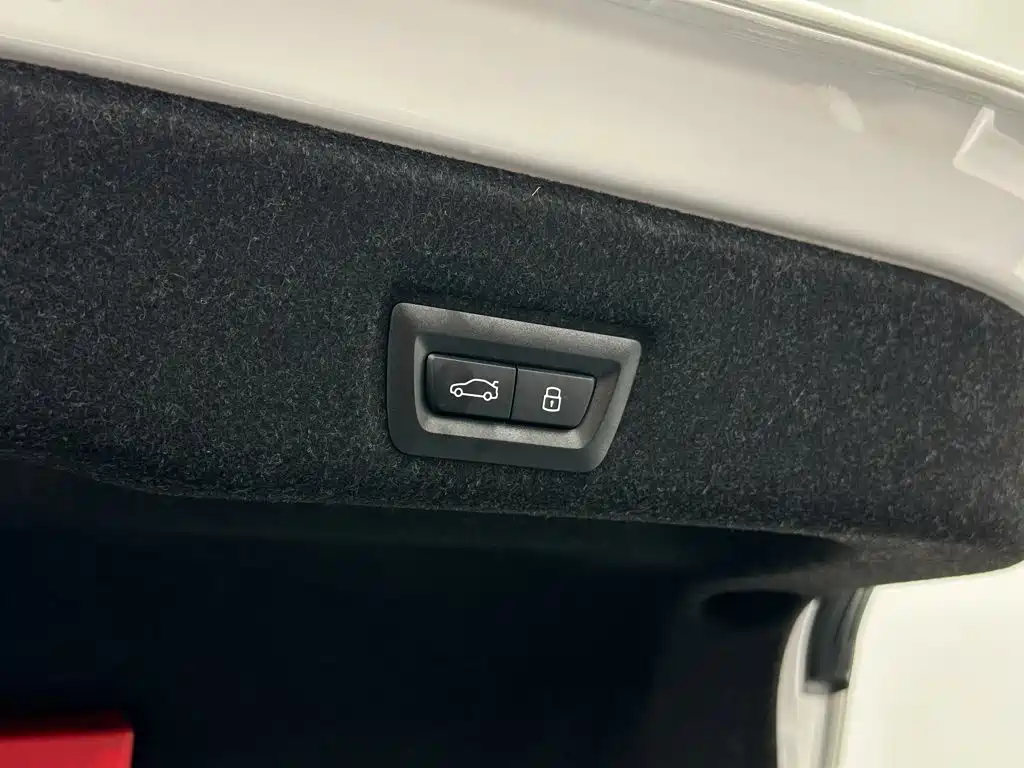 BMW 5 Series — миниатюра 24