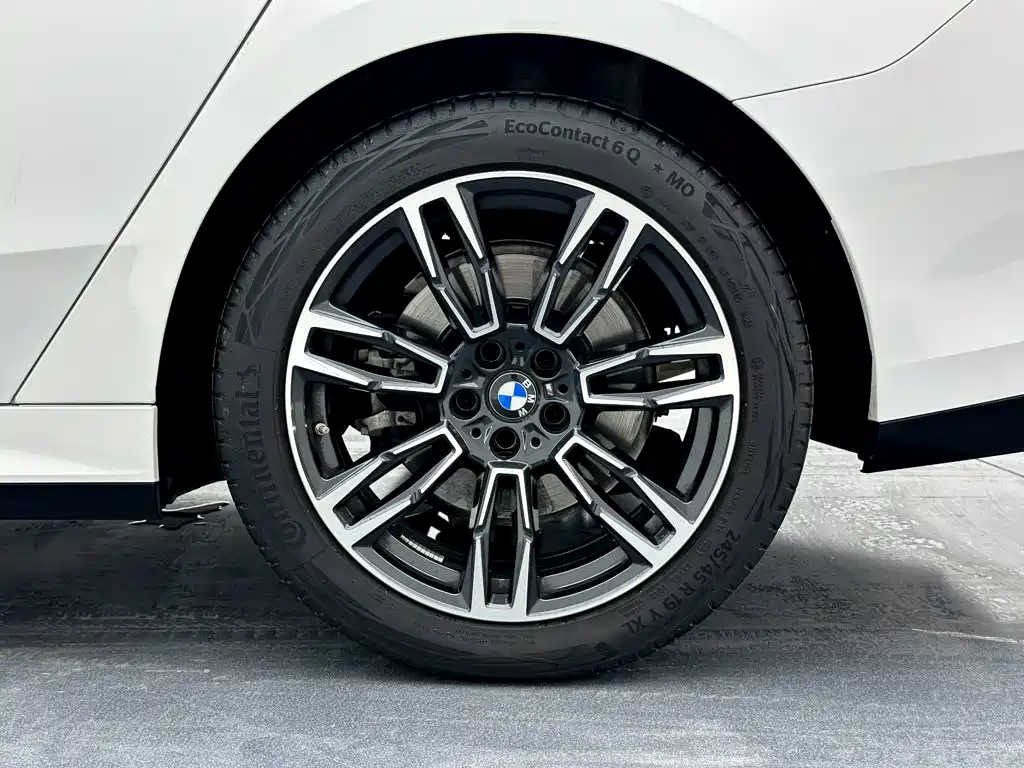 BMW 5 Series — миниатюра 31