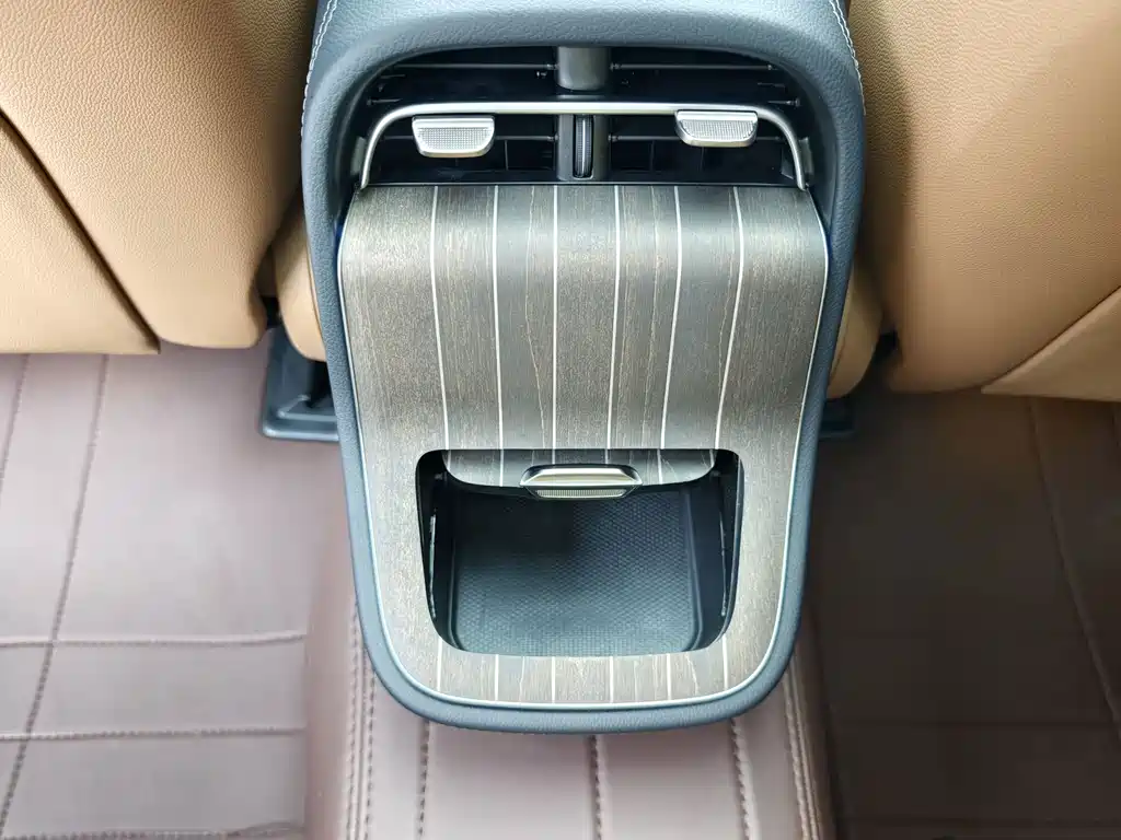 Mercedes-Benz E-Class — миниатюра 14