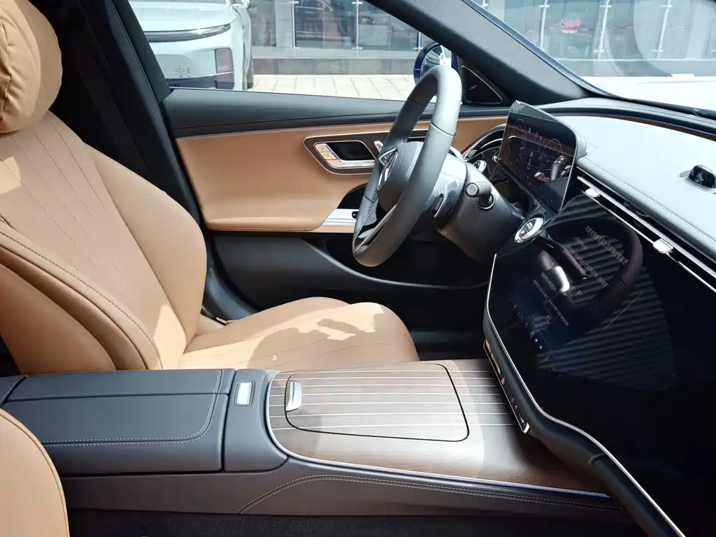 Mercedes-Benz E-Class — миниатюра 20