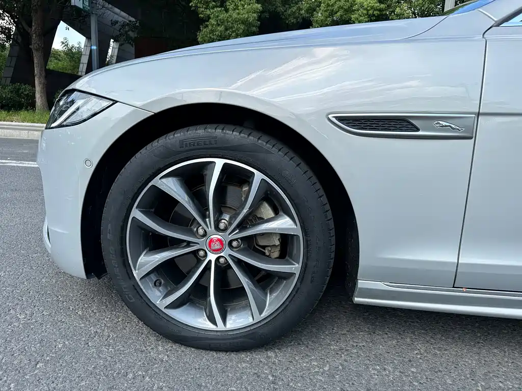 Jaguar XFL — миниатюра 8
