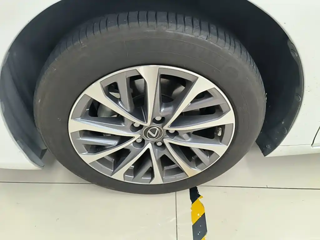 Lexus ES — миниатюра 23