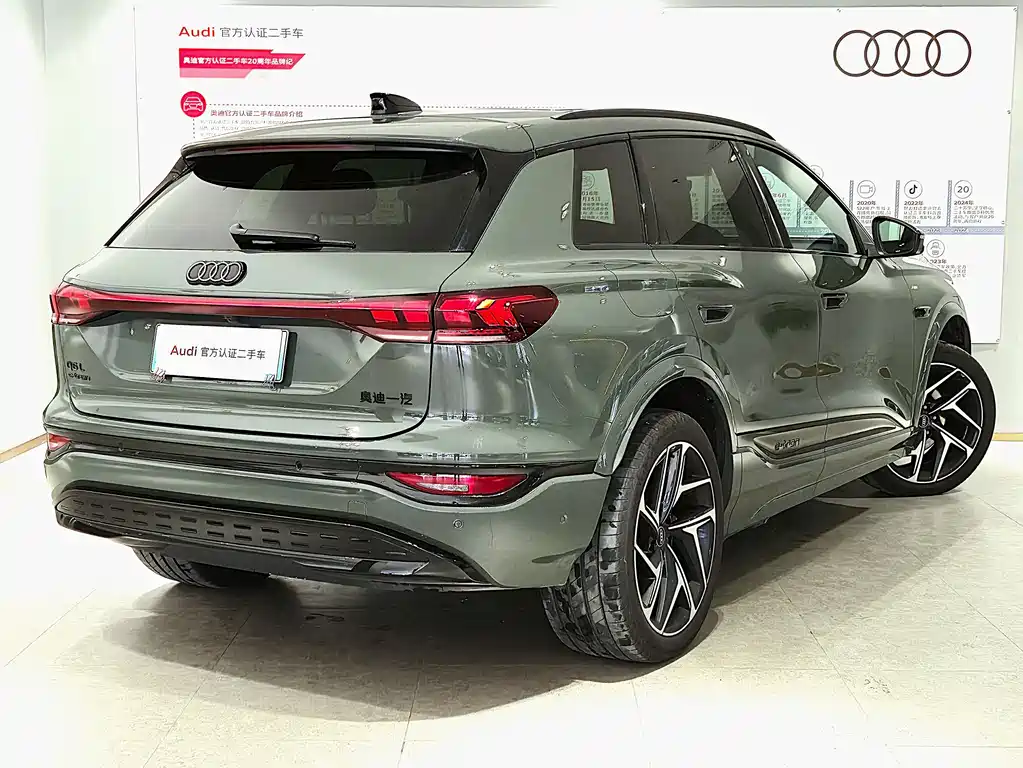 AUDI Q6L E TRON