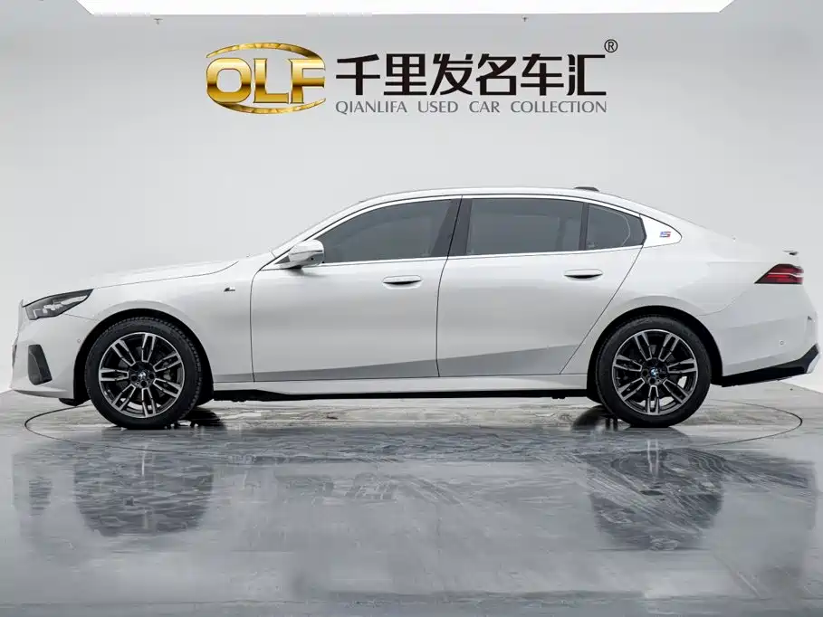 BMW 5 Series — миниатюра 7
