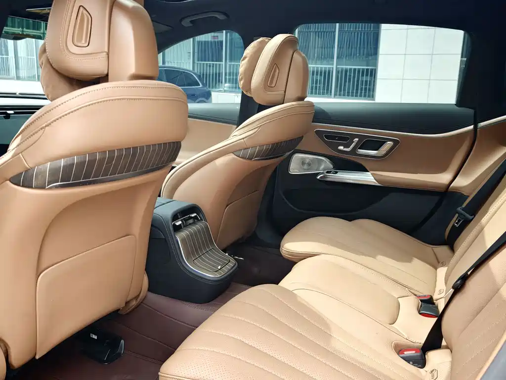 Mercedes-Benz E-Class — миниатюра 9