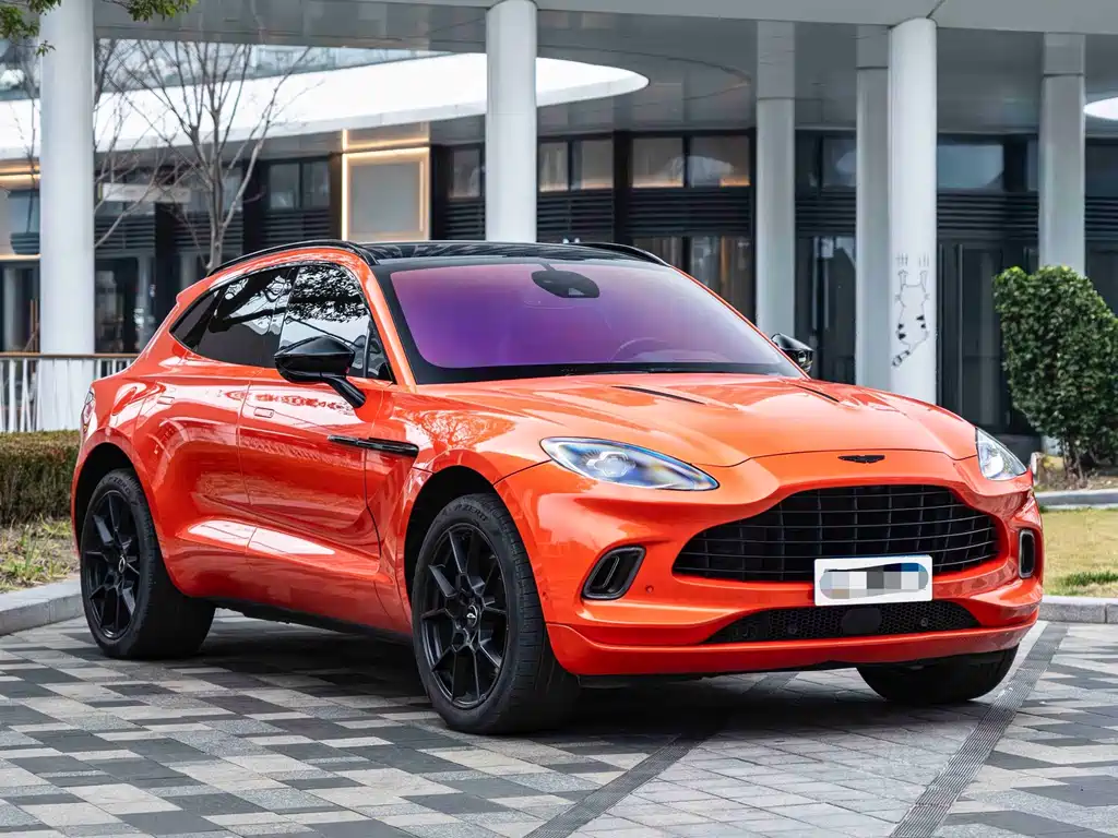 ASTON MARTIN DBX
