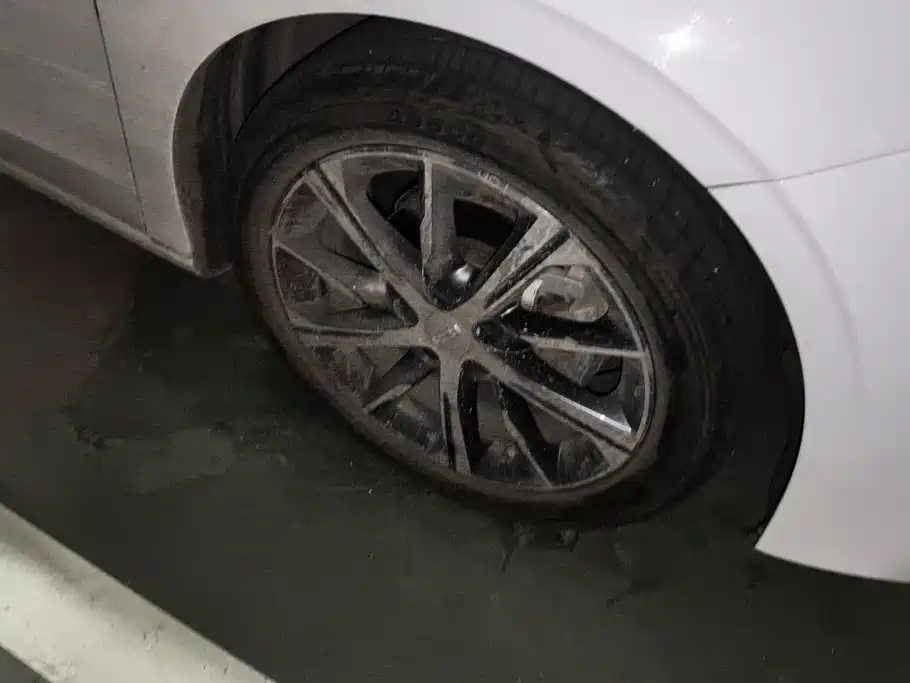 Geely Emgrand — миниатюра 6