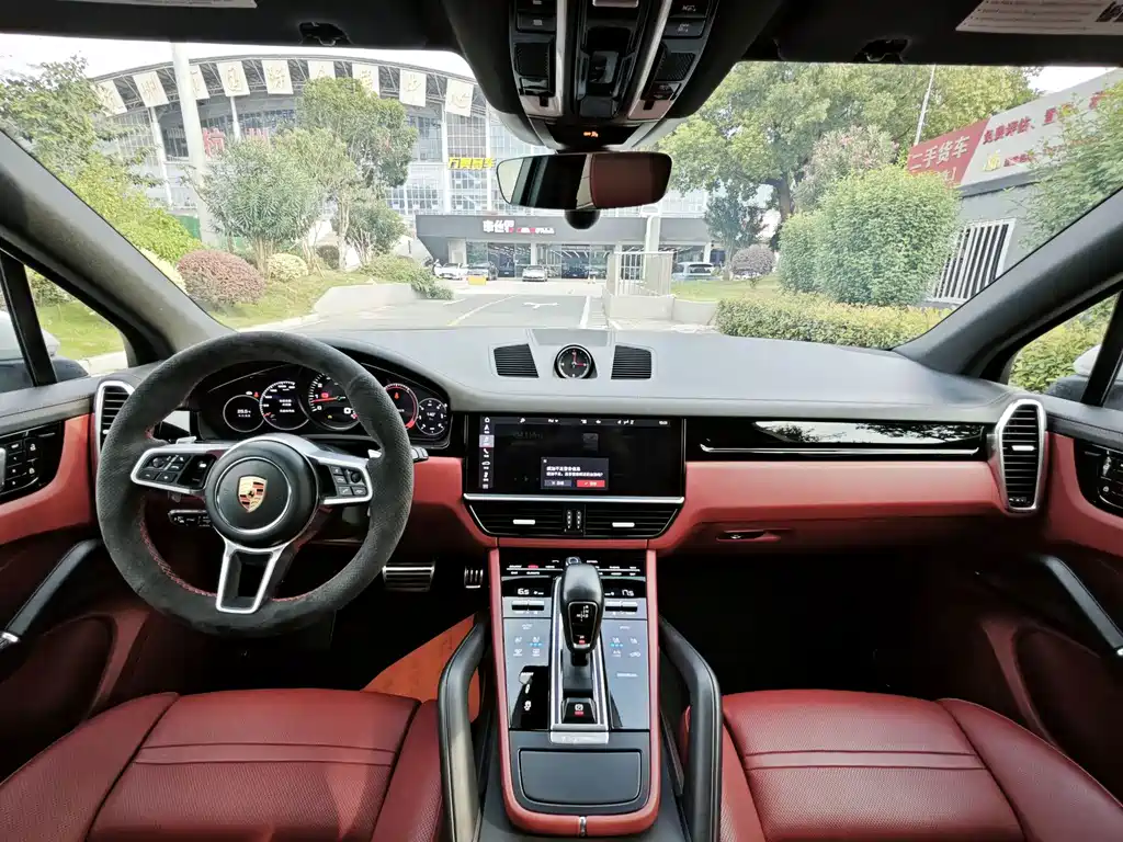Porsche Cayenne — миниатюра 9